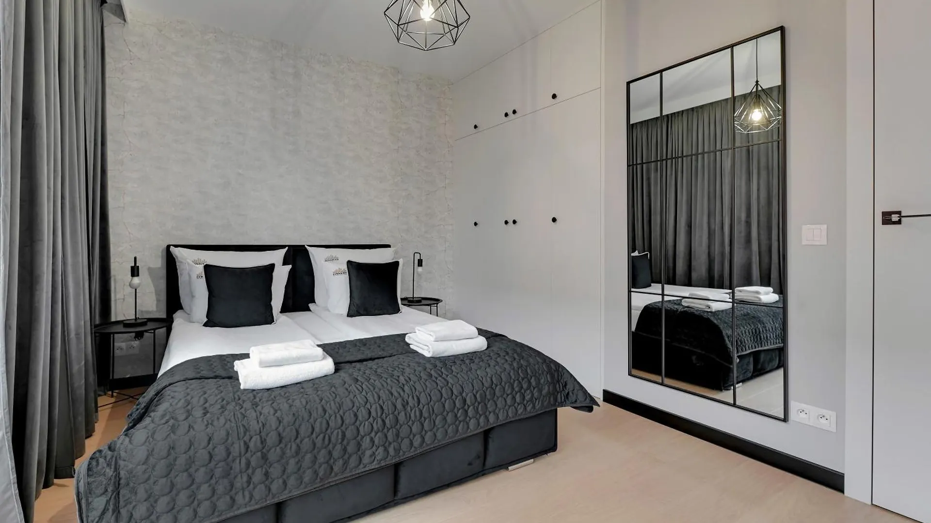 Doki Living - Foodhall & Parking By Downtown Apartments Danzica