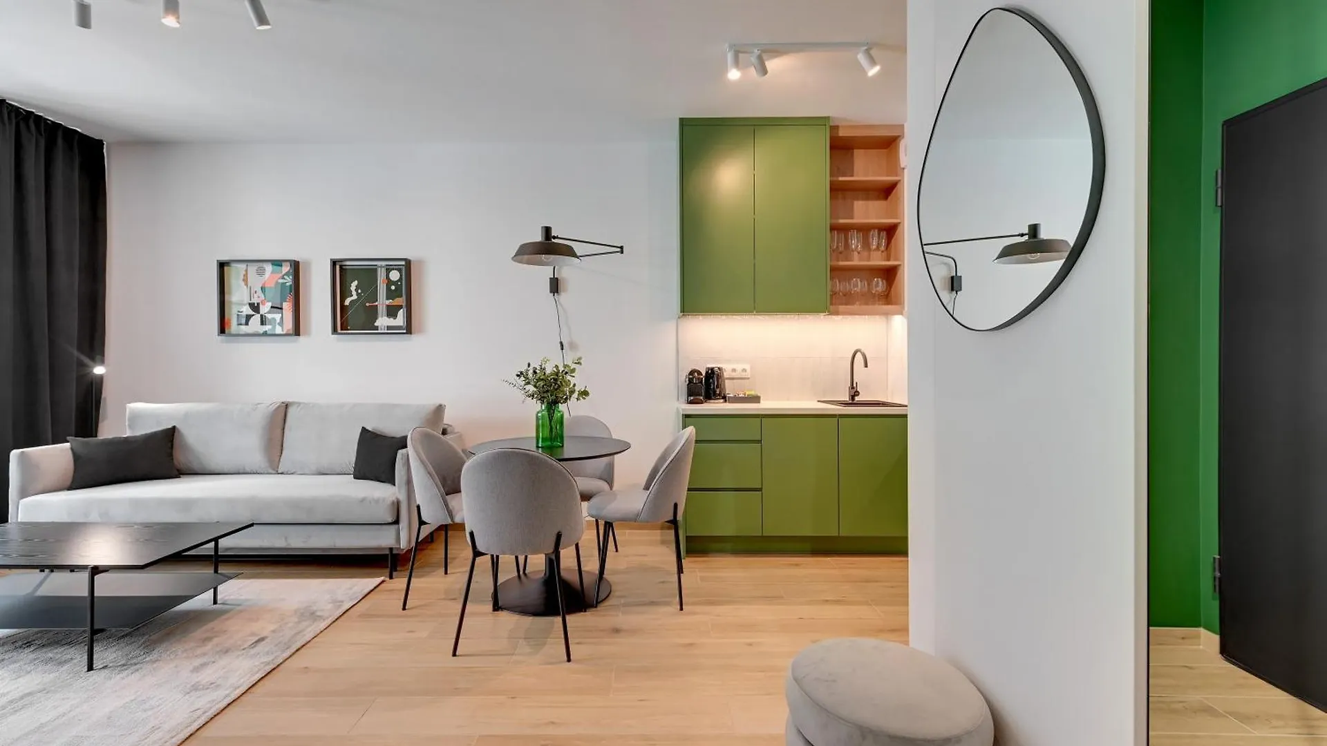 Doki Living - Foodhall & Parking By Downtown Apartments Gdansk Poland