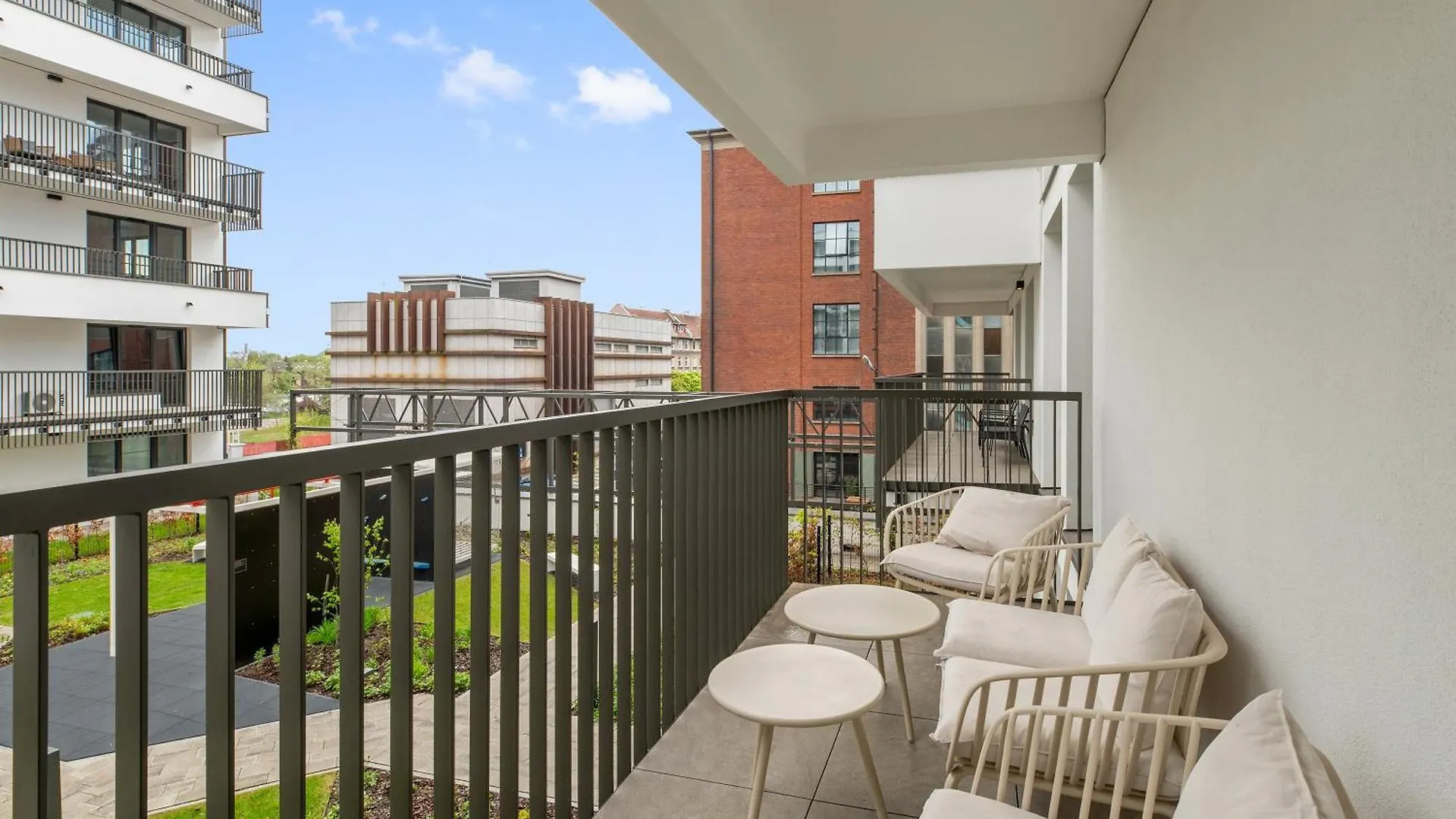 Doki Living - Foodhall & Parking By Downtown Apartments Gdansk