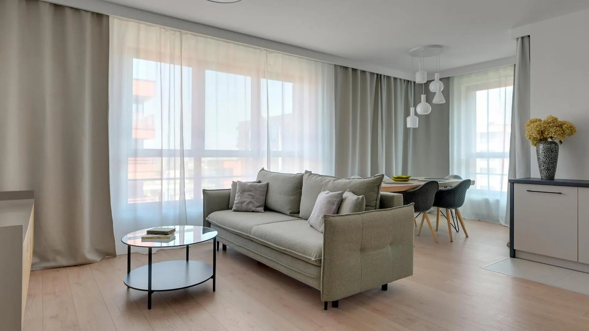 Doki Living - Foodhall & Parking By Downtown Apartments Gdansk